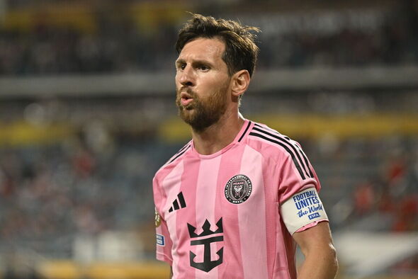 Lionel Messi voltou a bater um livre perfeito no Mundial de Clubes